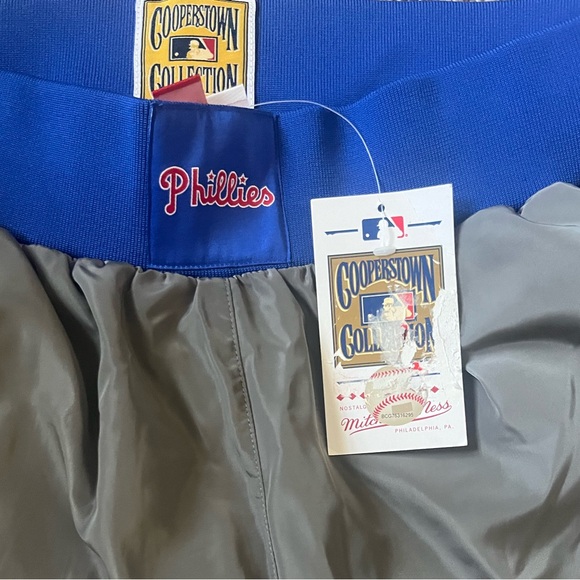 Mlb Philadelphia Phillies Cooperstown Collection Insignia Shorts - Picture 3 of 9
